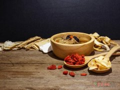 党参枸杞炖猪心的功效与禁忌，营养补充安神助眠需知