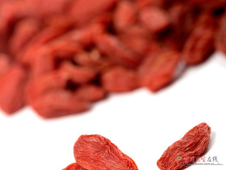 枸杞泡酒真的有益健康?这些功效与禁忌要清楚