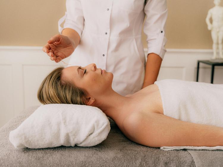 按摩太冲穴调肝郁：3大功效+正确方法+避坑指南