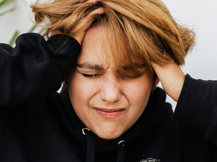 女性长白发？情绪气血是关键，教你科学调理